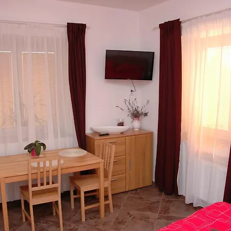 V Roklich & Apartmens V Roklich 3*