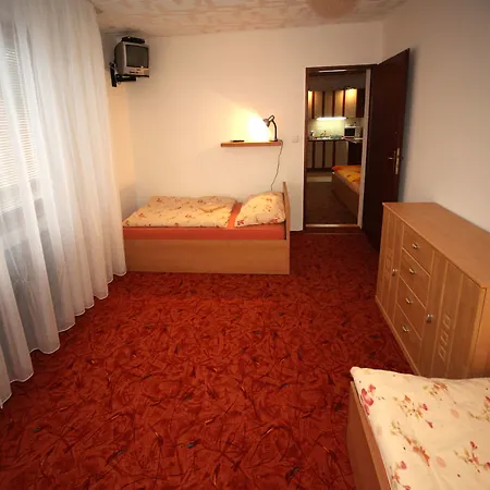 V Roklich & V Roklich 4*