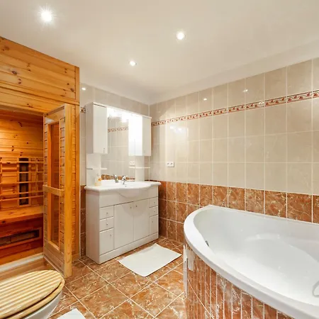 V Roklich & Apartmens V Roklich 3* Říčany