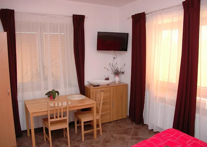 V Roklich & V Roklich 4*