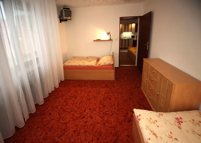 V Roklich & V Roklich 4*